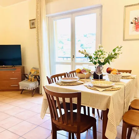 A Per Famiglia Di 4 Persone Con Vista Sulle Montagne *